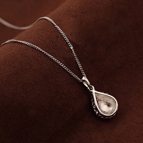 *CLEARANCE!!* Silver Diamond Drop Pendant Necklace - Picture 2 of 2